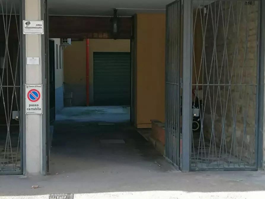 Immagine 4 di Garage in vendita  in Via Leopoldo Pellas, 50141 a Firenze