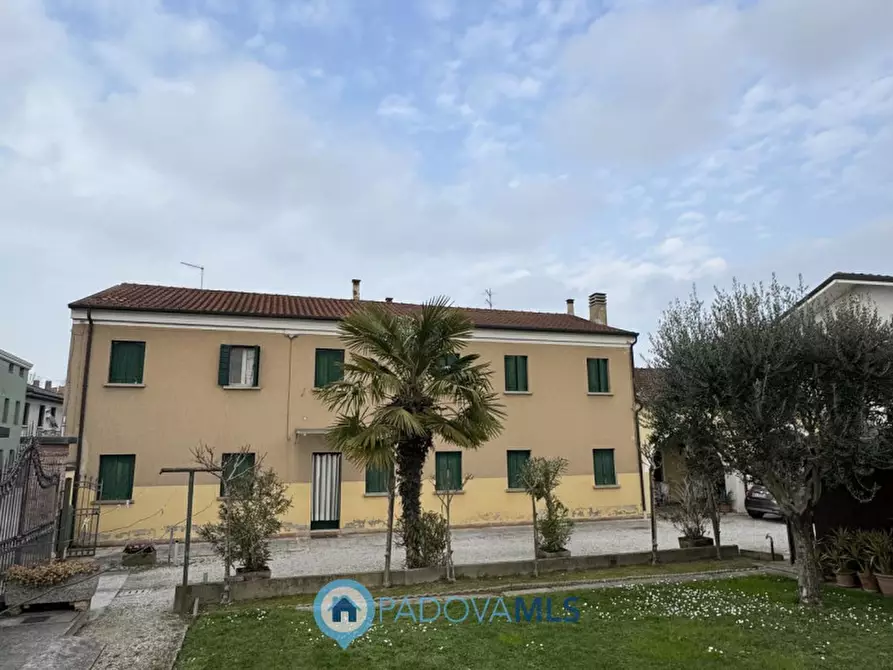 Immagine 1 di Casa trifamiliare in vendita  in Via Sette Martiri, 3 a Padova