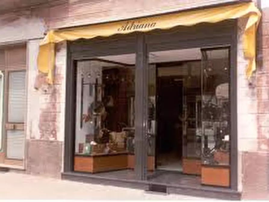 Immagine 3 di Negozio in vendita  in via giorgione a Albignasego