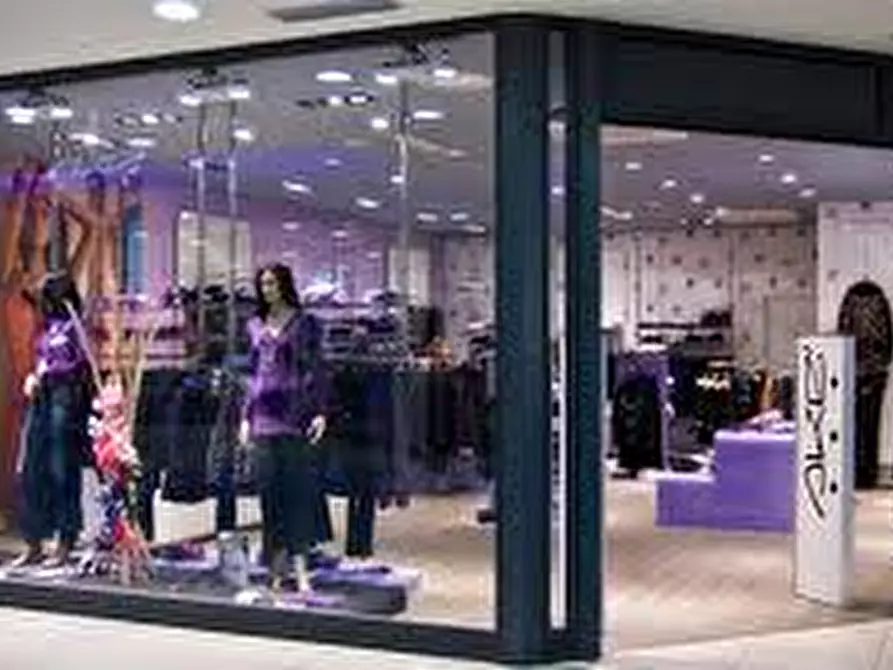 Immagine 5 di Negozio in vendita  in via giorgione a Albignasego