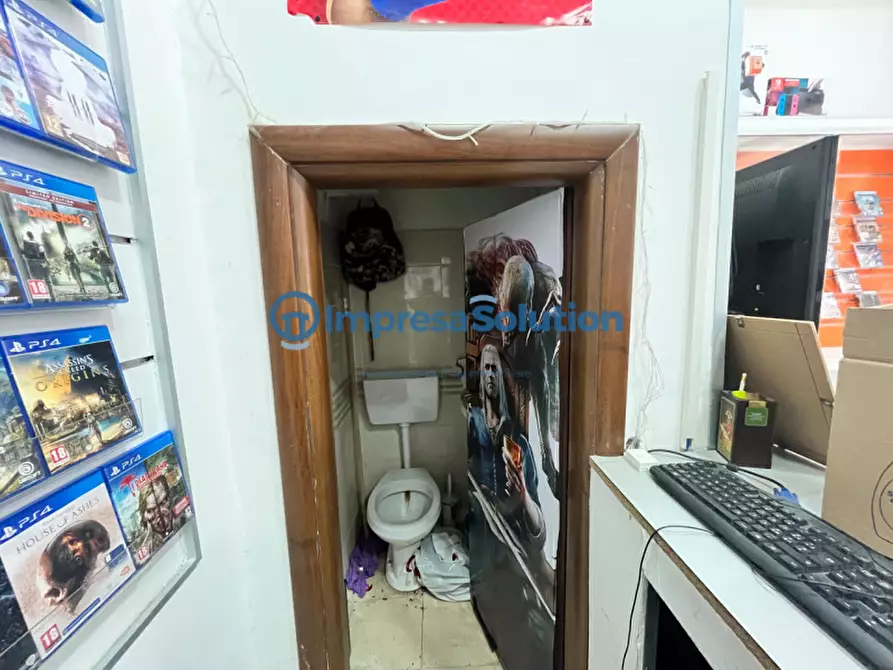 Immagine 8 di Negozio in affitto  in Via Silvio Spaventa a Napoli