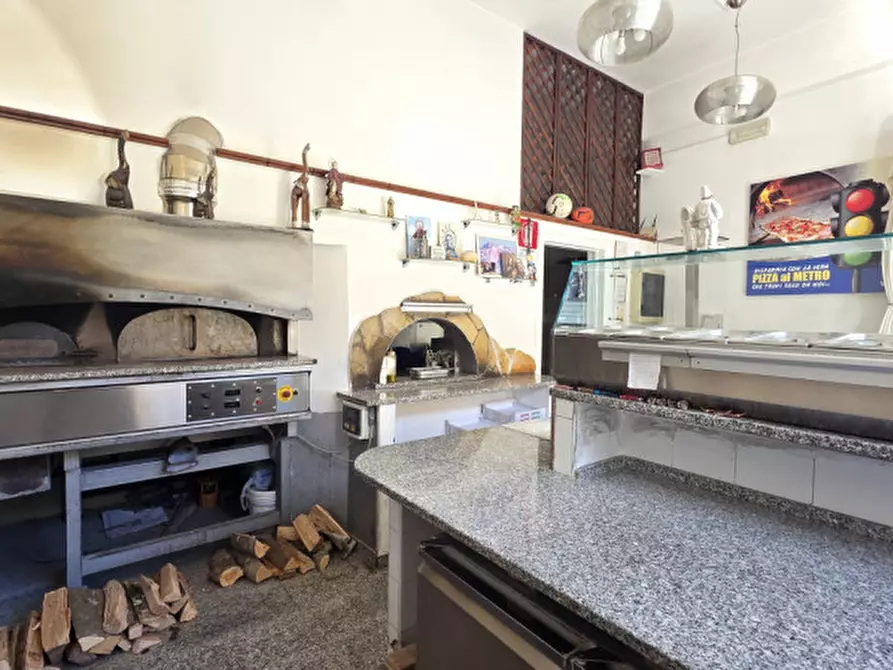 Immagine 10 di Attività commerciale in vendita  in Via Antonino Cumbo Borgia,67 a Milazzo