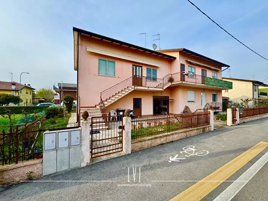 Immagine 1 di Appartamento in vendita  in via Leopardi 29 a Eraclea