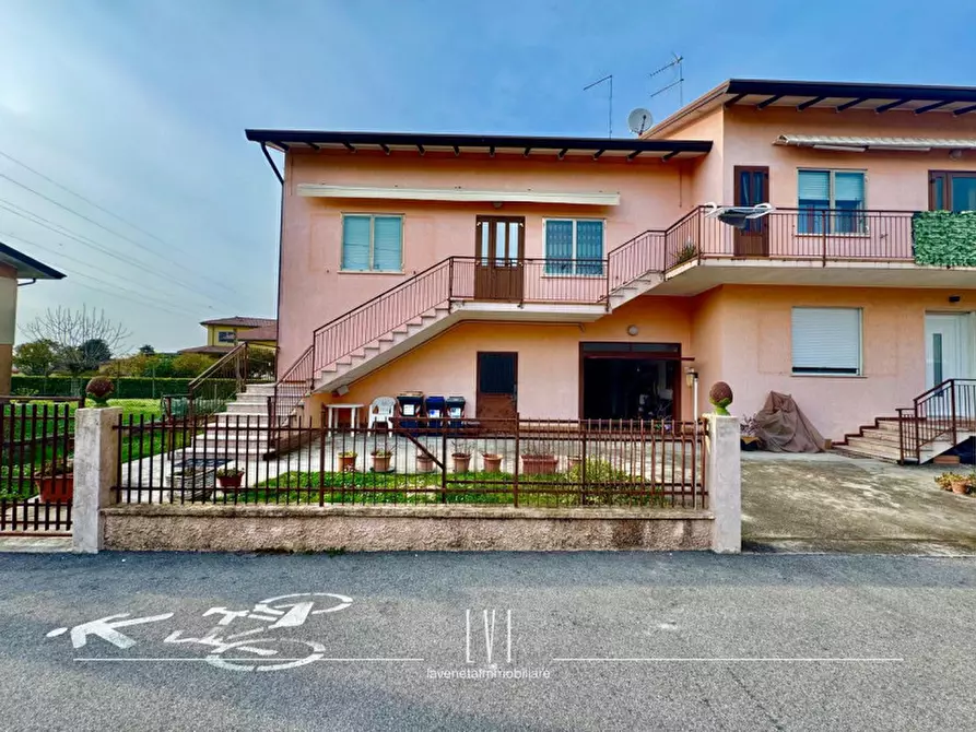 Immagine 2 di Appartamento in vendita  in via Leopardi 29 a Eraclea