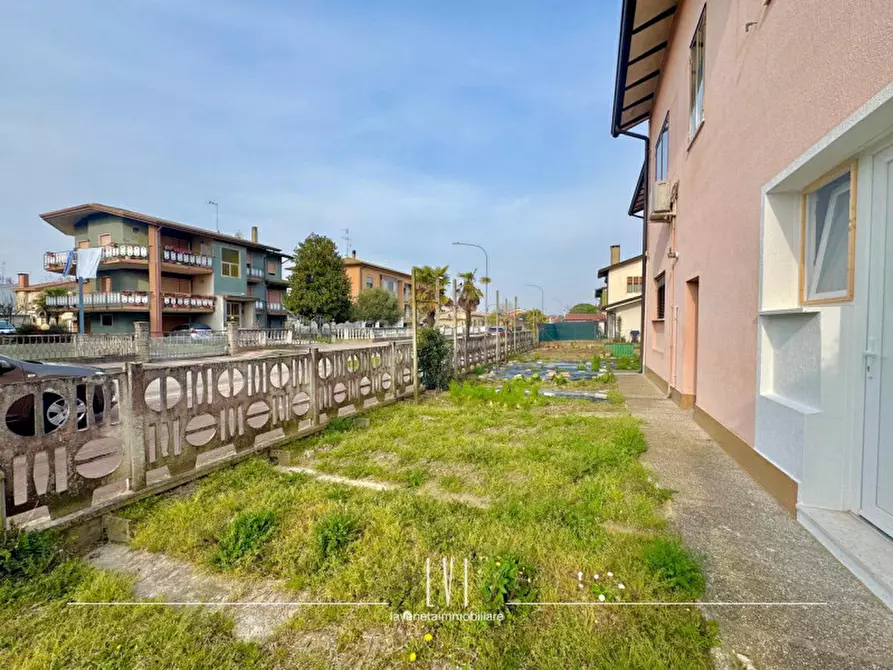 Immagine 21 di Appartamento in vendita  in via Leopardi 29 a Eraclea