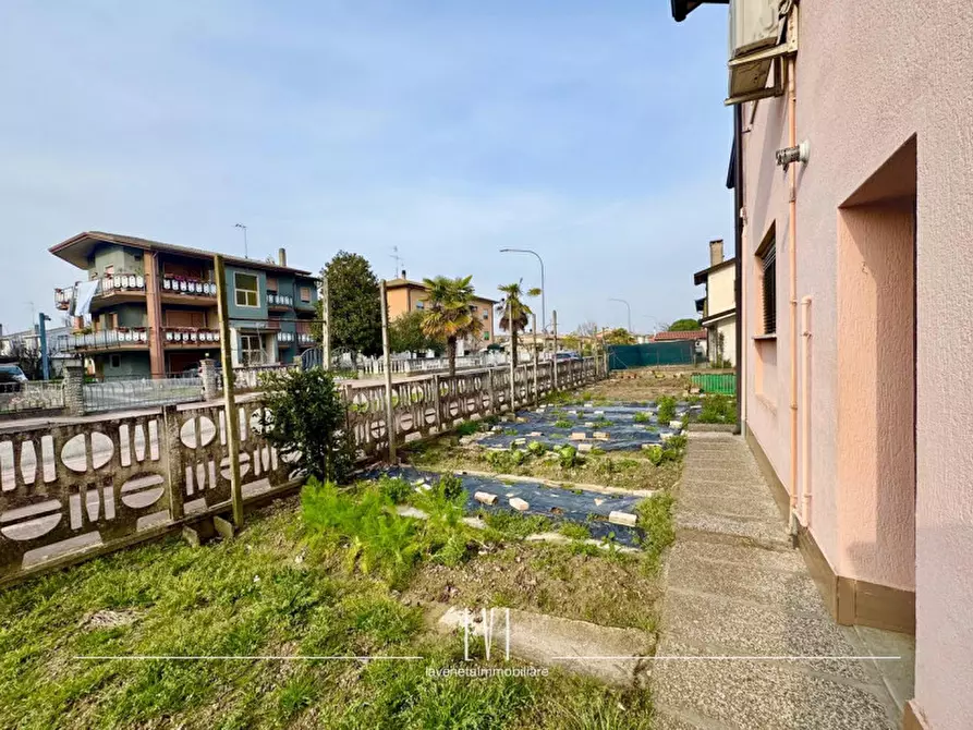 Immagine 22 di Appartamento in vendita  in via Leopardi 29 a Eraclea