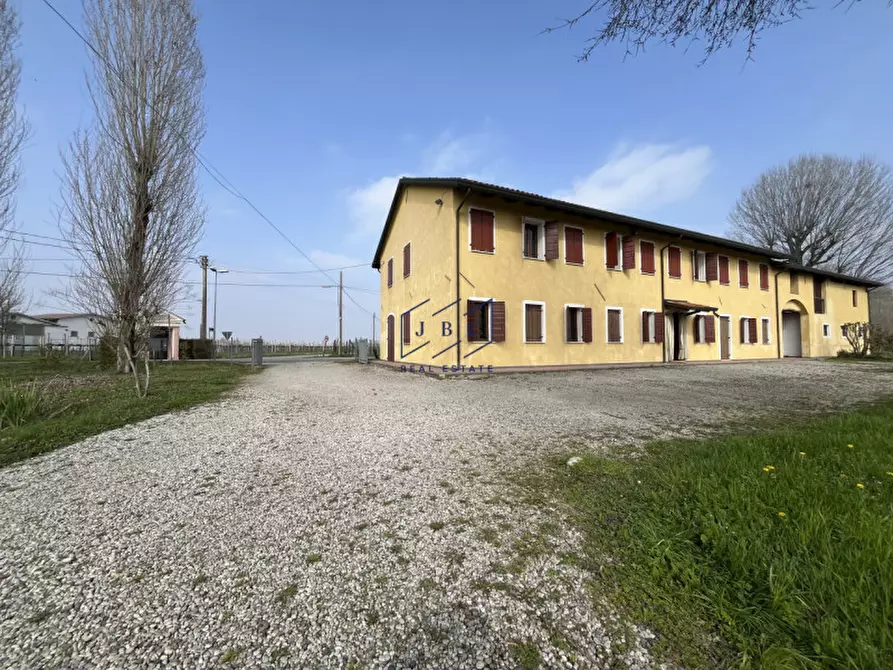 Immagine 2 di Rustico / casale in vendita  in via montegrappa a San Biagio Di Callalta