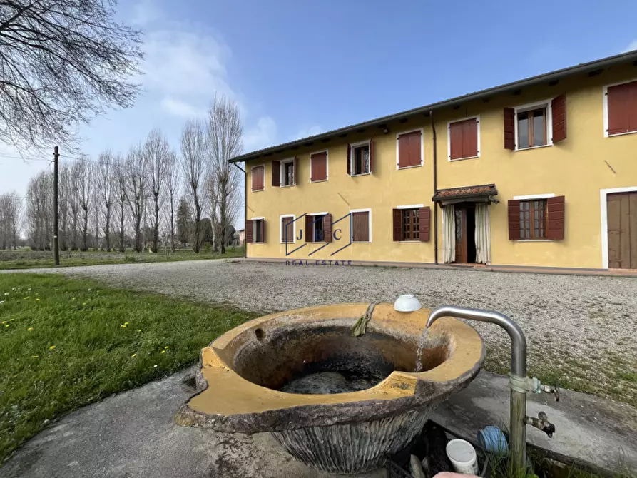 Immagine 2 di Rustico / casale in vendita  in via montegrappa a San Biagio Di Callalta