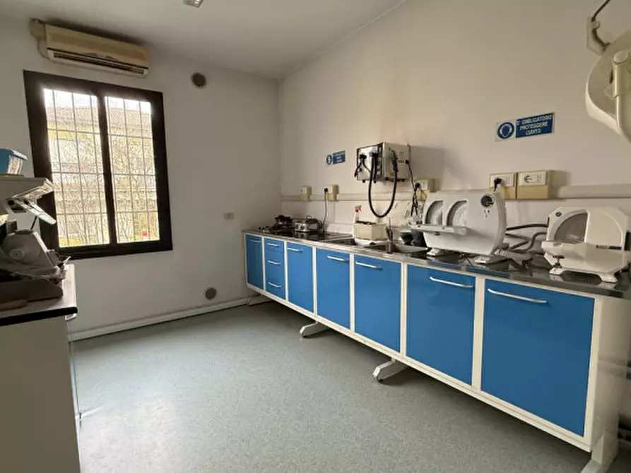 Immagine 14 di Ufficio in affitto  in viale dell'arcella a Padova