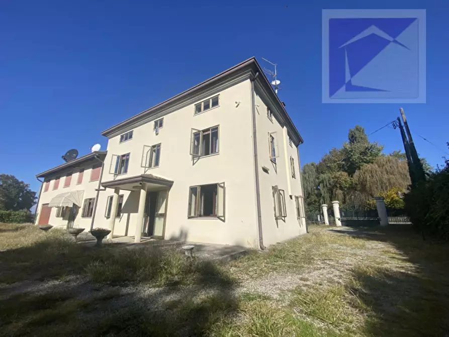 Immagine 1 di Villa in vendita  a Santa Giustina In Colle