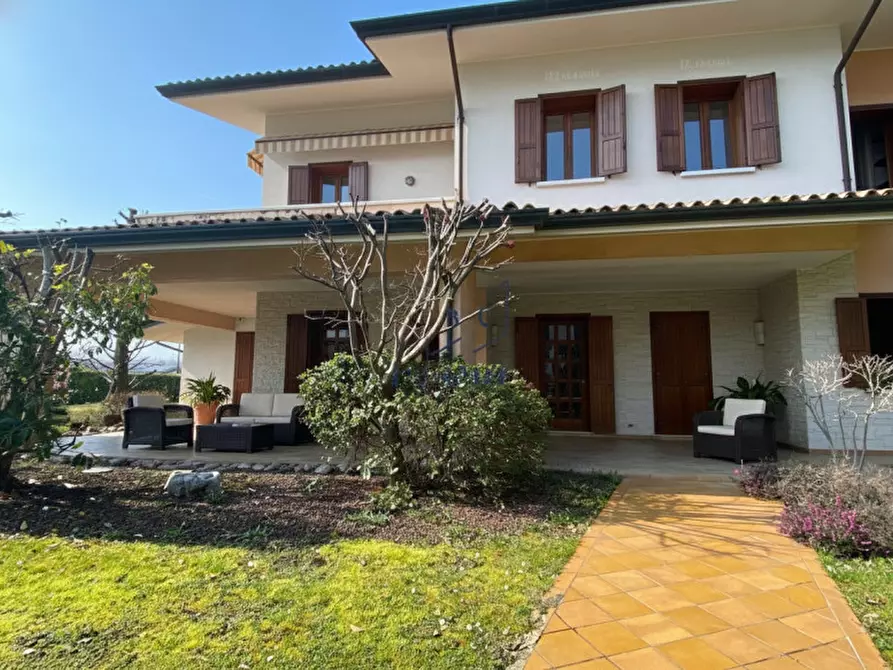 Immagine 2 di Villa in vendita  a Mansuè