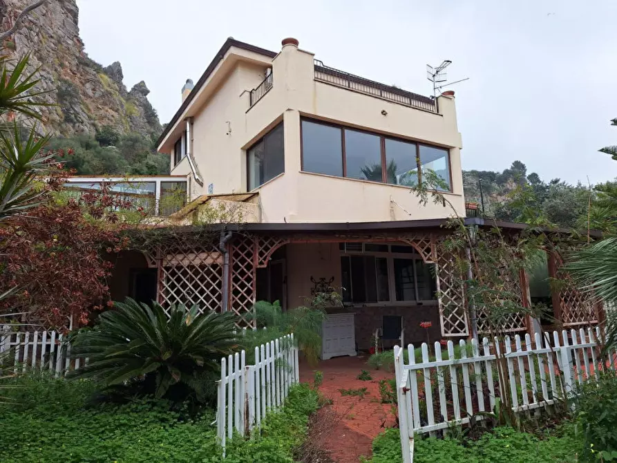 Immagine 1 di Villa in vendita  in Via donatello, 90040 Capaci PA, Italia a Capaci