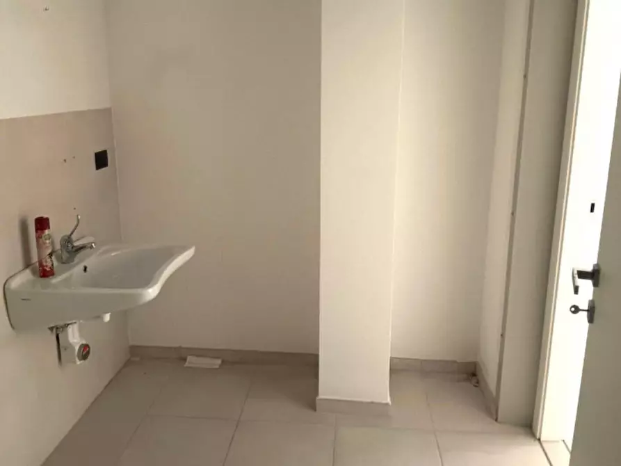 Immagine 5 di Negozio in vendita  in Via Napoleone Leumann, 10, 10098 Rivoli TO, Italia a Rivoli