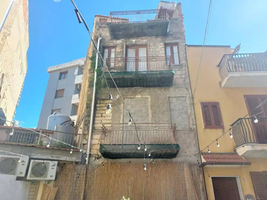 Immagine 2 di Palazzo in vendita  in Vico Ficicchia, 93012 Gela CL, Italia a Gela