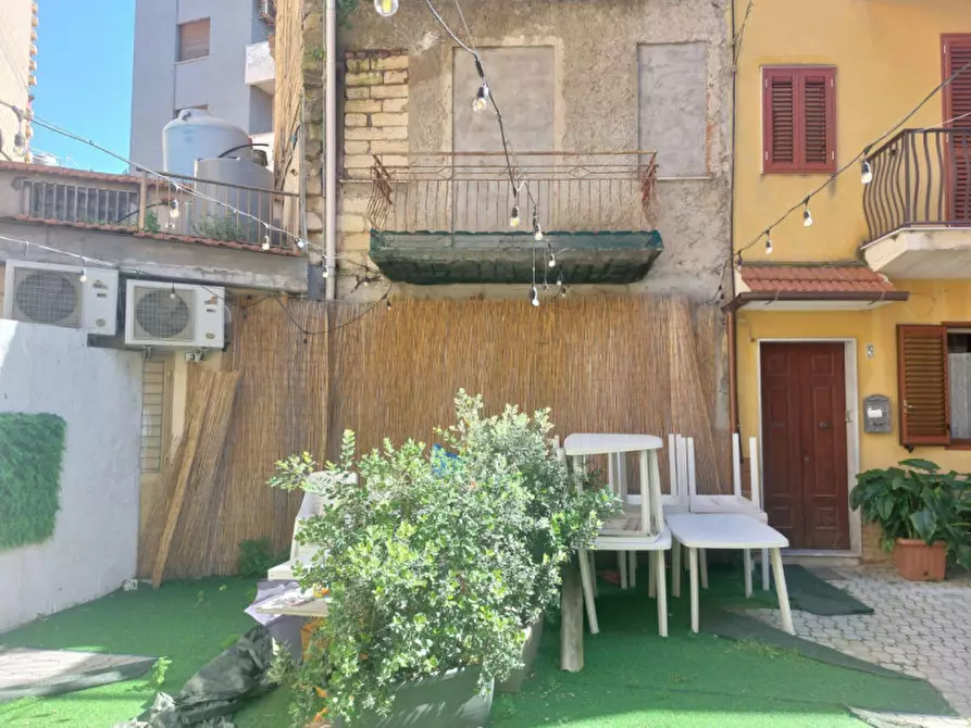 Immagine 4 di Palazzo in vendita  in Vico Ficicchia, 93012 Gela CL, Italia a Gela