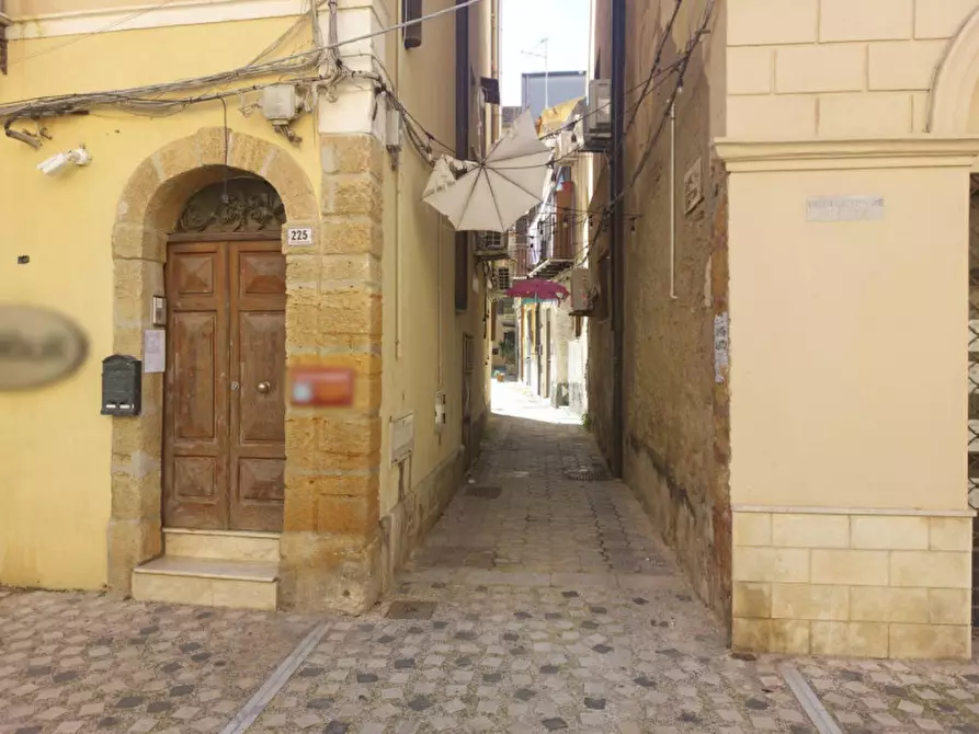 Immagine 8 di Palazzo in vendita  in Vico Ficicchia, 93012 Gela CL, Italia a Gela