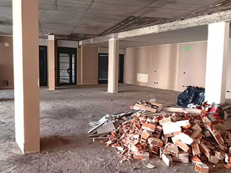 Immagine 4 di Negozio in vendita  in Via Rita Levi Montalcini, 3i, 10098 Rivoli TO, Italia a Rivoli