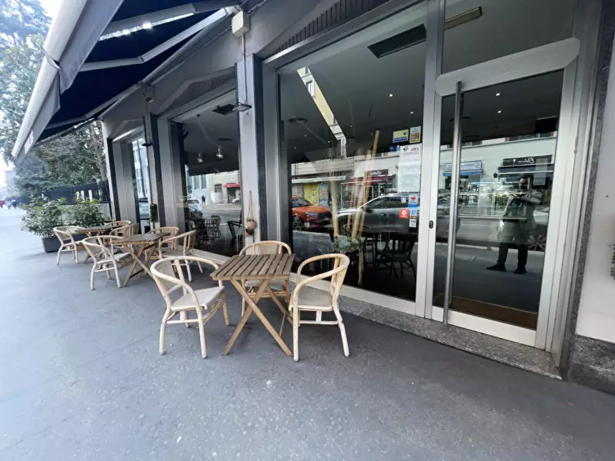 Immagine 4 di Attività commerciale in vendita  in Via Enrico Stendhal 19 a Milano