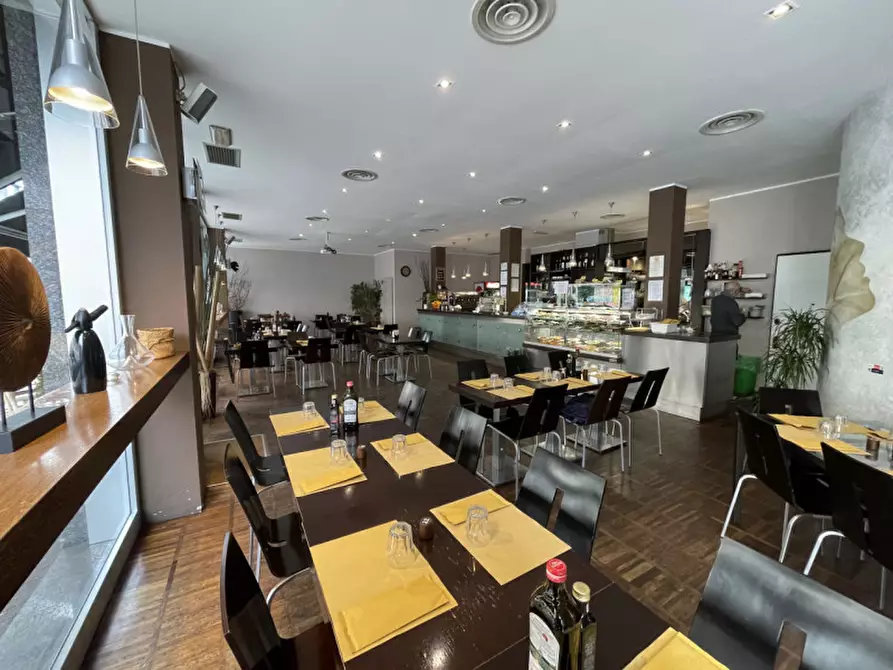 Immagine 10 di Attività commerciale in vendita  in Via Enrico Stendhal 19 a Milano