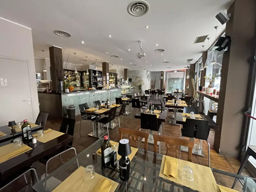 Immagine 11 di Attività commerciale in vendita  in Via Enrico Stendhal 19 a Milano