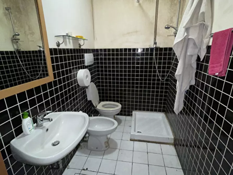 Immagine 38 di Attività commerciale in vendita  in Via Enrico Stendhal 19 a Milano