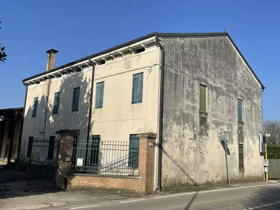 Immagine 4 di Rustico / casale in vendita  in Strada Sant'Antonino a Vicenza
