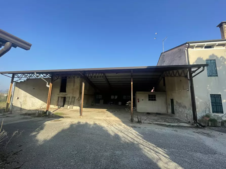 Immagine 9 di Rustico / casale in vendita  in Strada Sant'Antonino a Vicenza