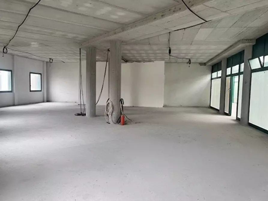 Immagine 1 di Negozio in vendita  in Via Romana Aponense a Padova