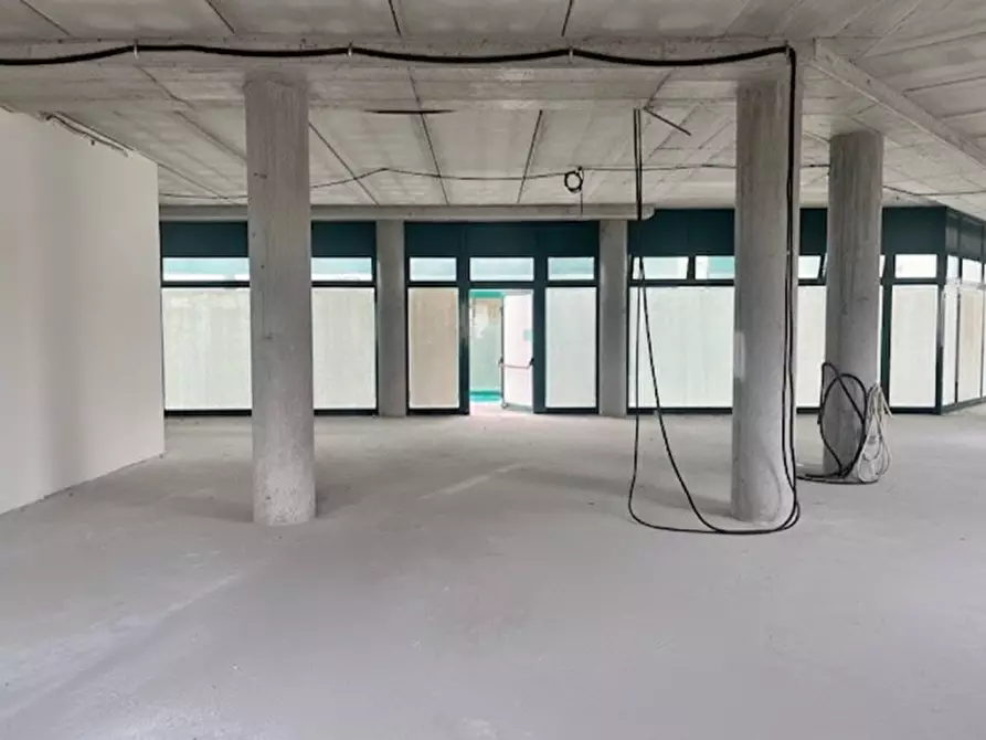 Immagine 5 di Negozio in vendita  in Via Romana Aponense a Padova