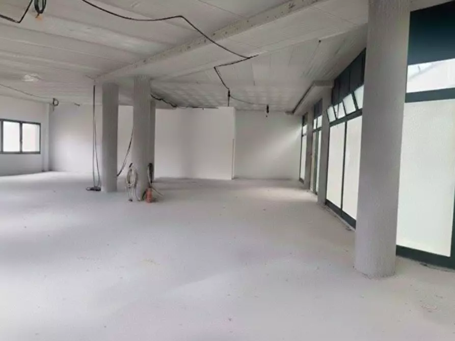 Immagine 7 di Negozio in vendita  in Via Romana Aponense a Padova