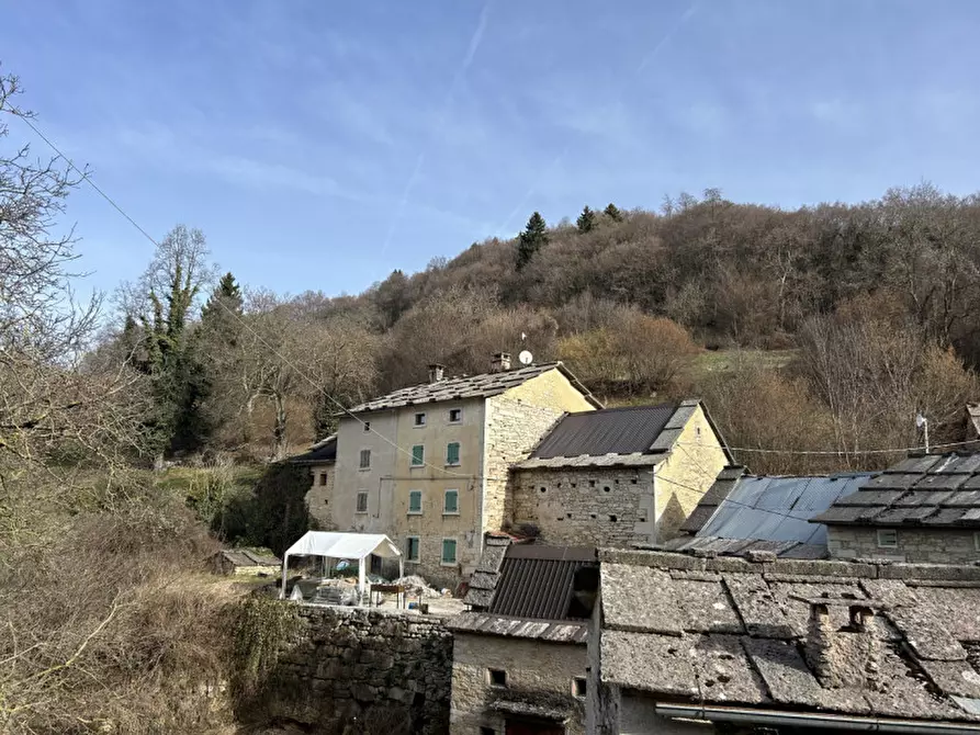 Immagine 1 di Rustico / casale in vendita  in contrada Pazzocco a Roverè Veronese