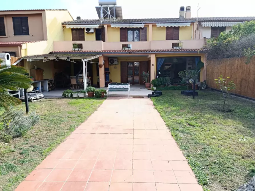 Immagine 1 di Villetta a schiera in vendita  a Quartu Sant'elena