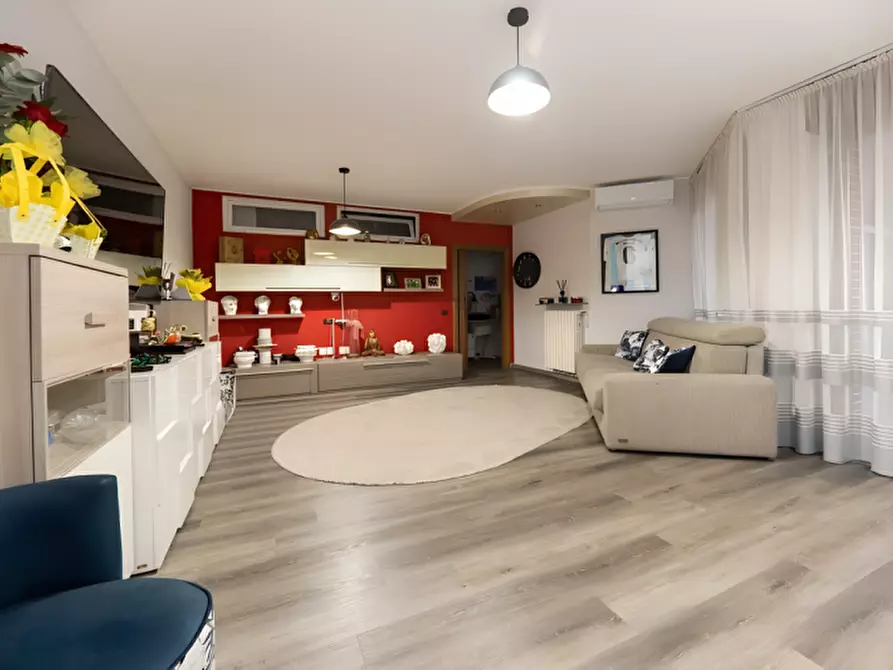 Immagine 1 di Appartamento in vendita  in Via Bertacciola a Bovisio-Masciago