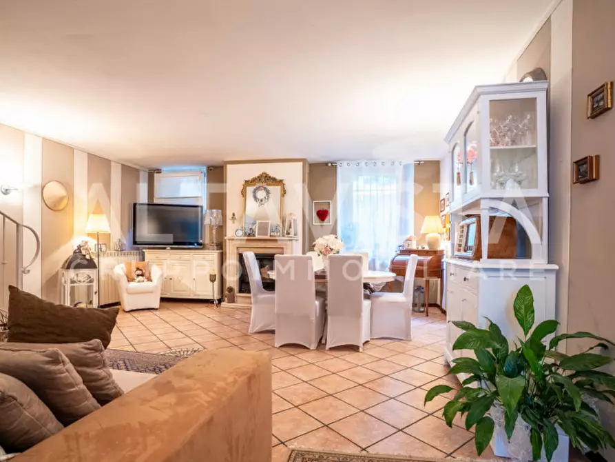 Immagine 1 di Villetta a schiera in vendita  in Via Disciplina a Rezzato