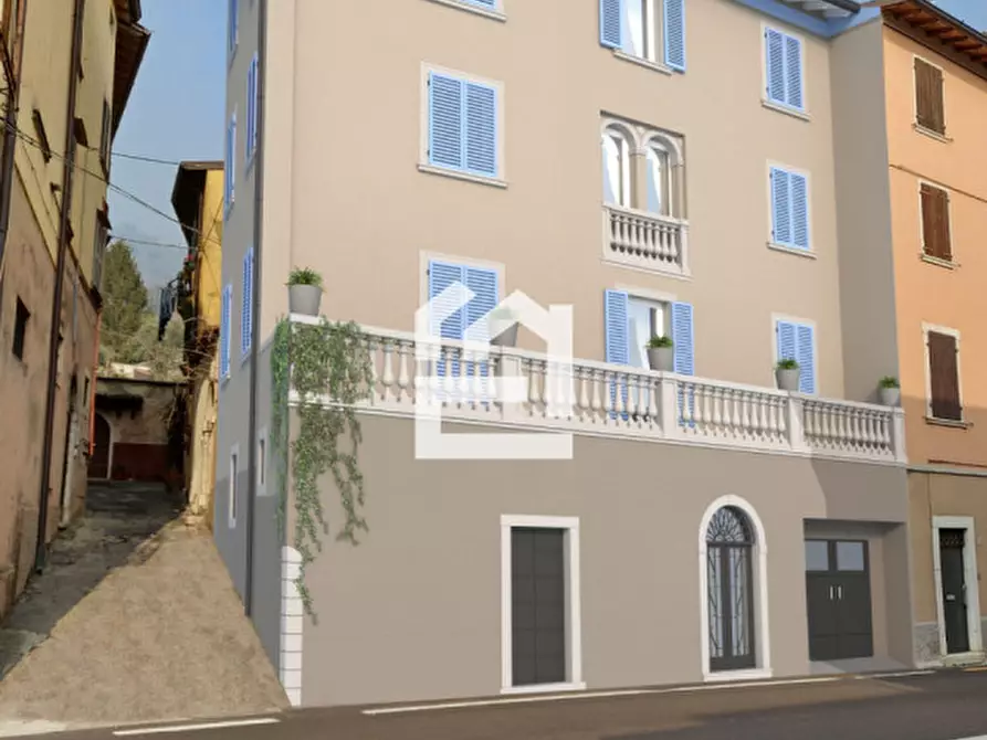 Immagine 1 di Palazzo in vendita  in Via della Libertà a Gargnano