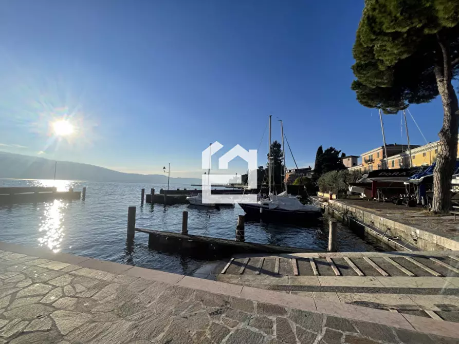 Immagine 3 di Palazzo in vendita  in Via della Libertà a Gargnano