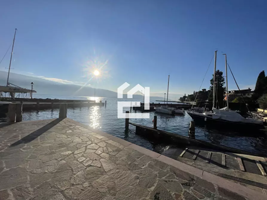 Immagine 4 di Palazzo in vendita  in Via della Libertà a Gargnano