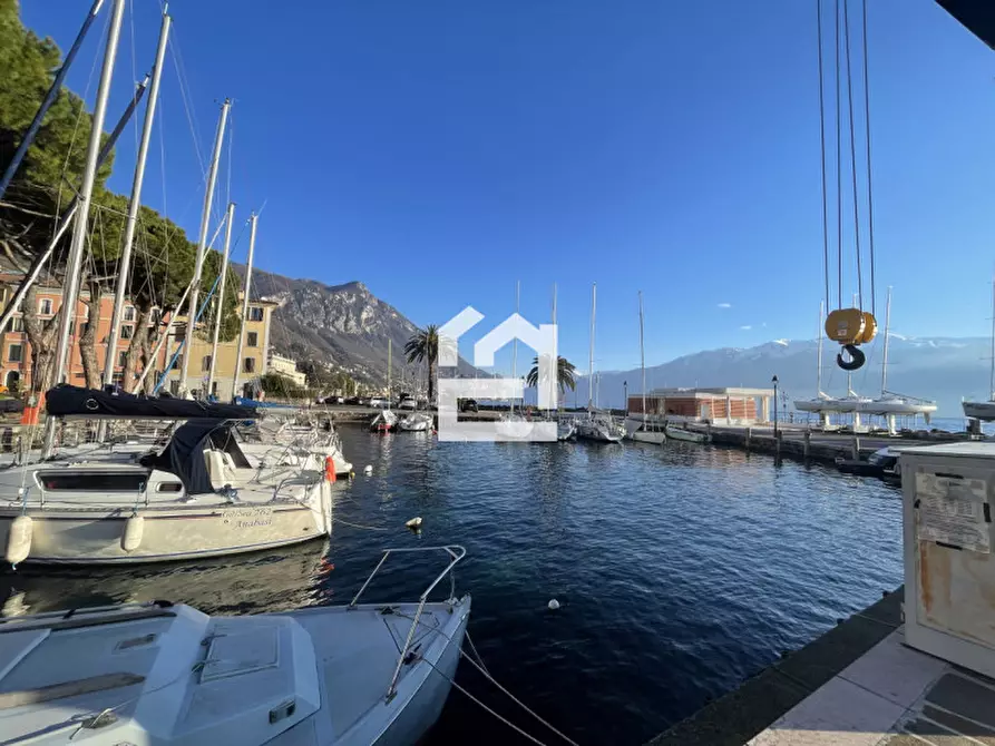 Immagine 5 di Palazzo in vendita  in Via della Libertà a Gargnano