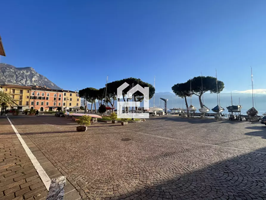 Immagine 6 di Palazzo in vendita  in Via della Libertà a Gargnano