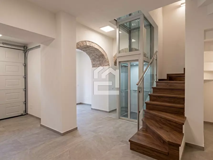 Immagine 6 di Palazzo in vendita  in Via della Libertà a Gargnano