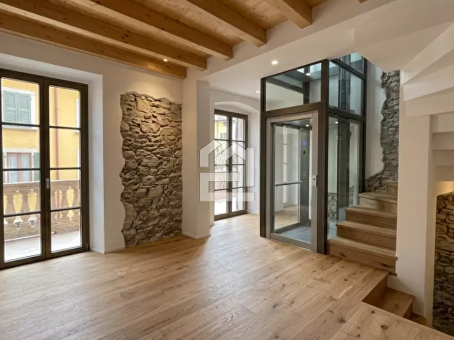 Immagine 10 di Palazzo in vendita  in Via della Libertà a Gargnano
