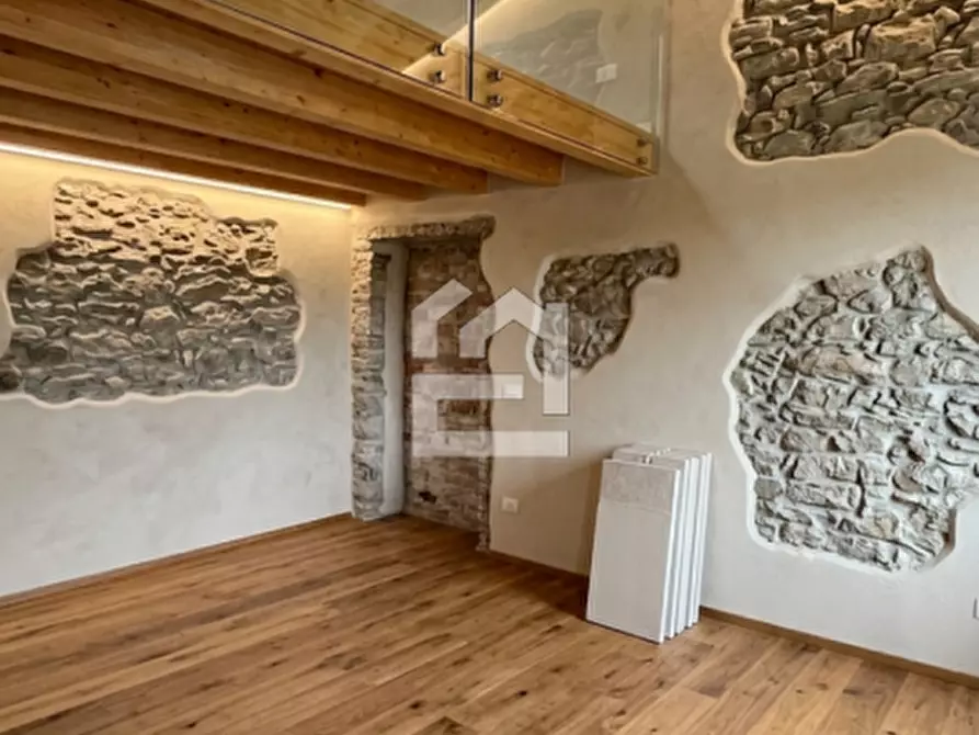 Immagine 14 di Palazzo in vendita  in Via della Libertà a Gargnano