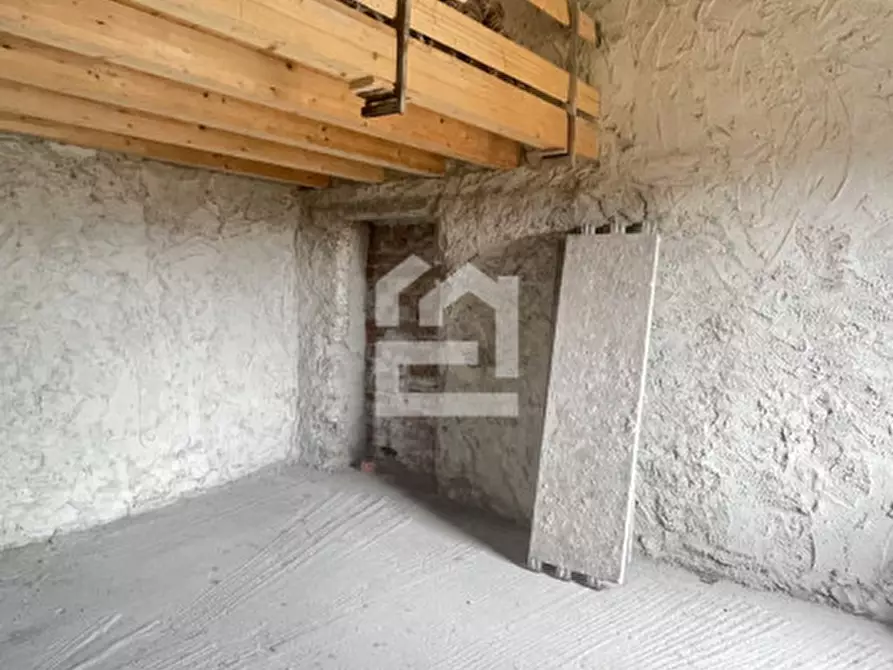 Immagine 15 di Palazzo in vendita  in Via della Libertà a Gargnano