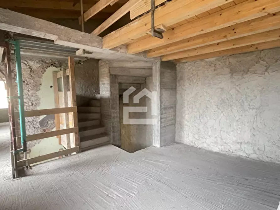Immagine 17 di Palazzo in vendita  in Via della Libertà a Gargnano