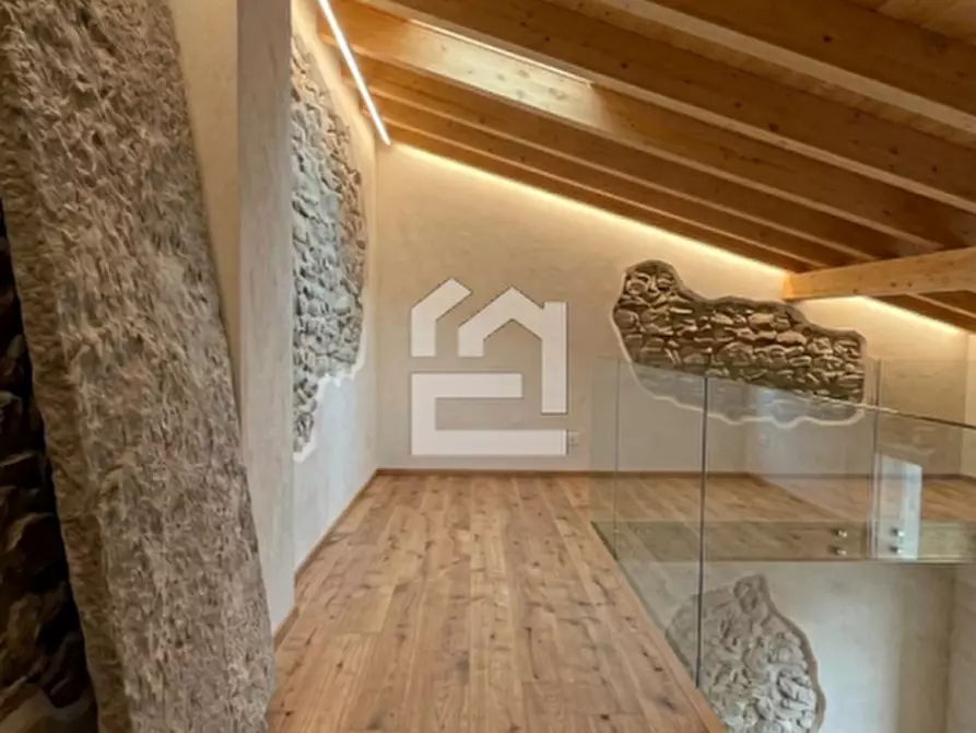 Immagine 20 di Palazzo in vendita  in Via della Libertà a Gargnano