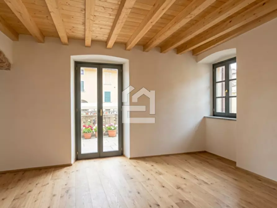 Immagine 22 di Palazzo in vendita  in Via della Libertà a Gargnano