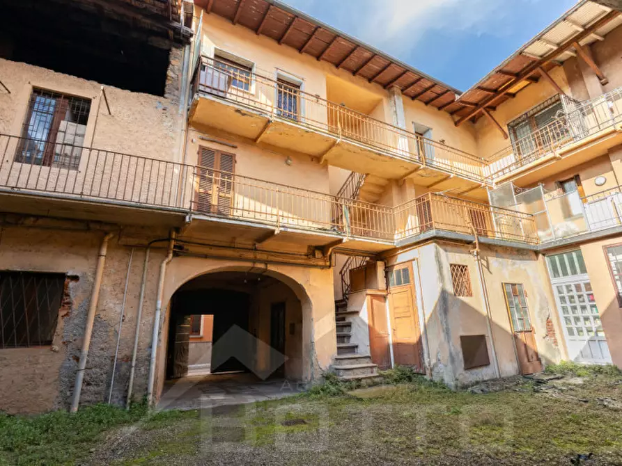 Immagine 1 di Palazzo in vendita  in via Dante 24 a Gozzano