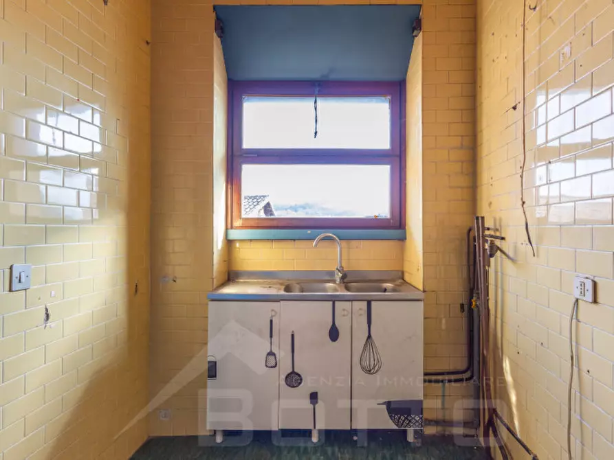 Immagine 5 di Palazzo in vendita  in via Dante 24 a Gozzano