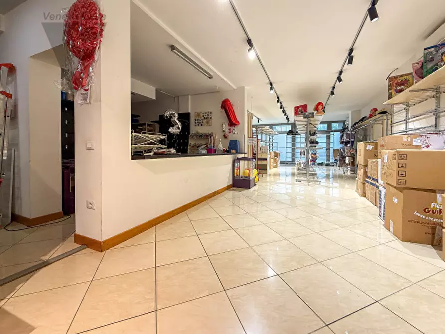 Immagine 2 di Negozio in affitto  a Mestrino