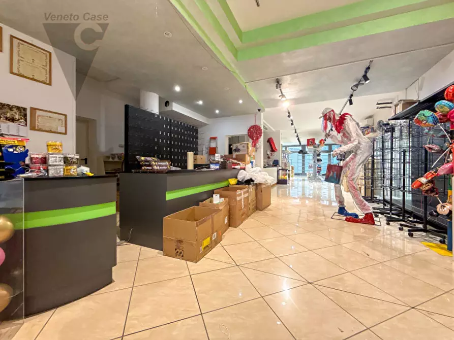 Immagine 3 di Negozio in affitto  a Mestrino